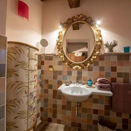 La Casina Di Pia شقة Montieri